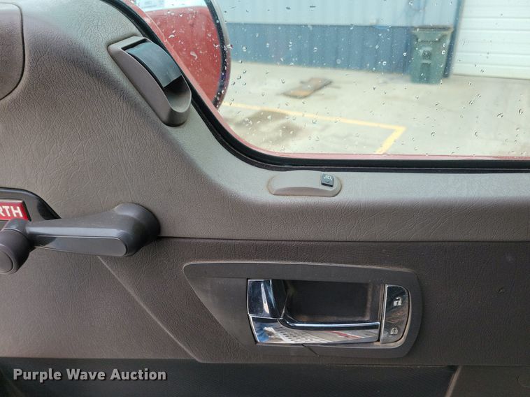 image for item LO9955 2012 Kenworth T800  semi truck