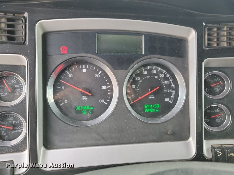 image for item LO9955 2012 Kenworth T800  semi truck