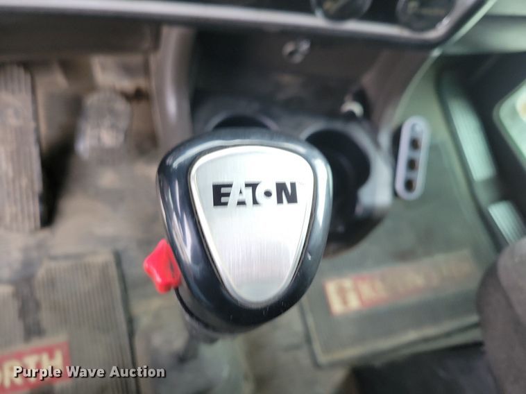 image for item LO9955 2012 Kenworth T800  semi truck