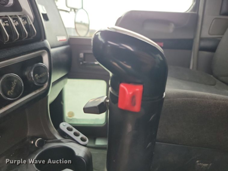 image for item LO9955 2012 Kenworth T800  semi truck