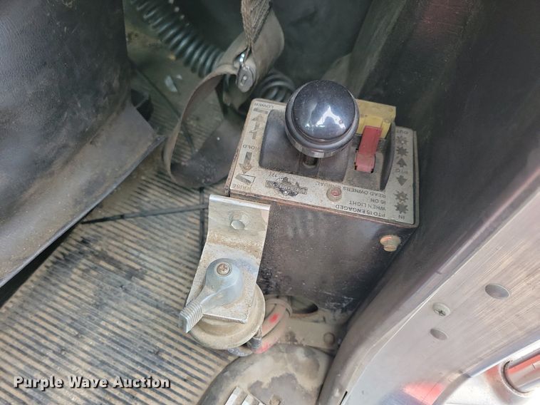 image for item LO9955 2012 Kenworth T800  semi truck