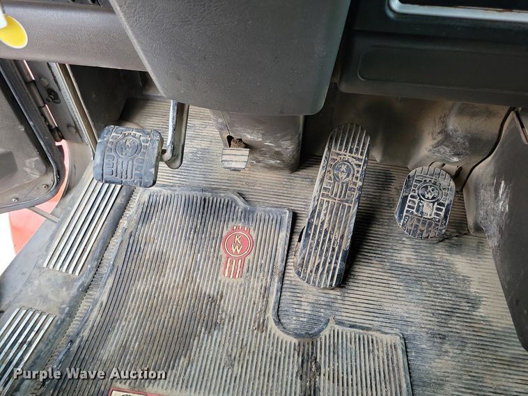 image for item LO9955 2012 Kenworth T800  semi truck