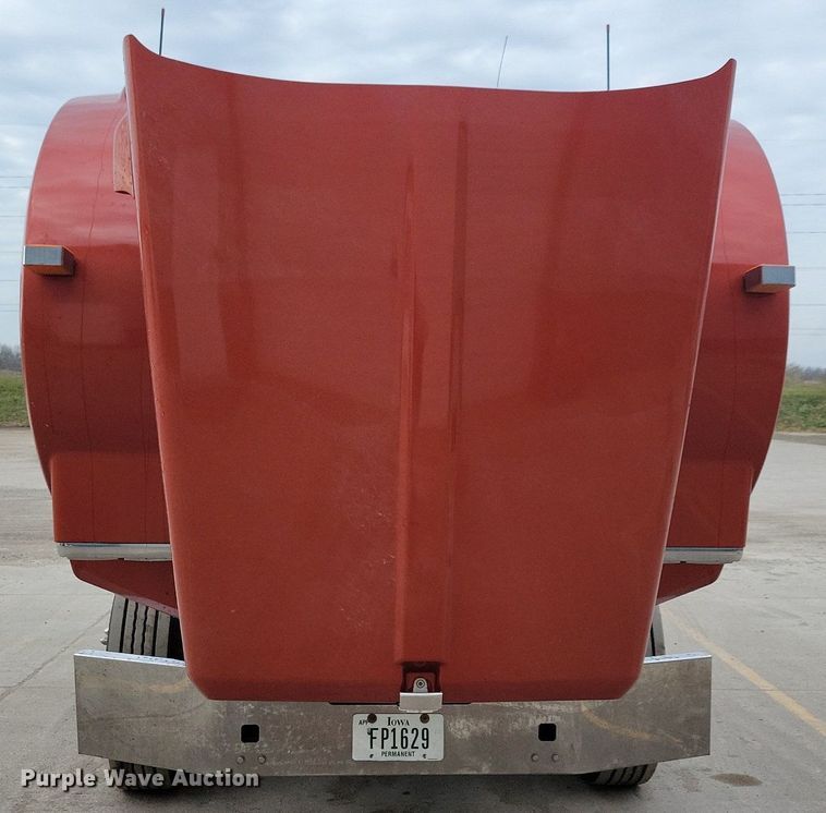 image for item LO9955 2012 Kenworth T800  semi truck