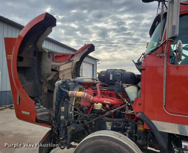 image for item LO9955 2012 Kenworth T800  semi truck