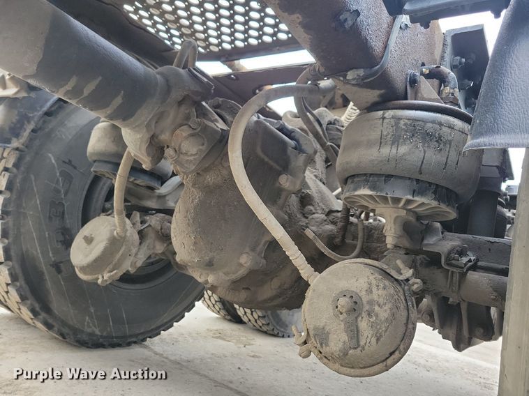 image for item LO9955 2012 Kenworth T800  semi truck