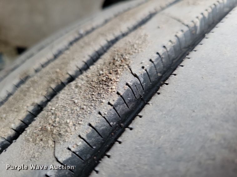 image for item LO9955 2012 Kenworth T800  semi truck