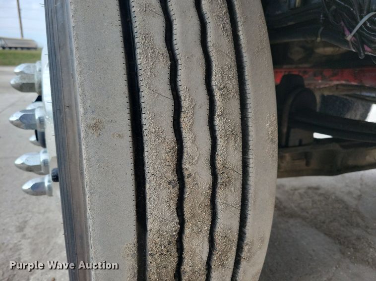 image for item LO9955 2012 Kenworth T800  semi truck