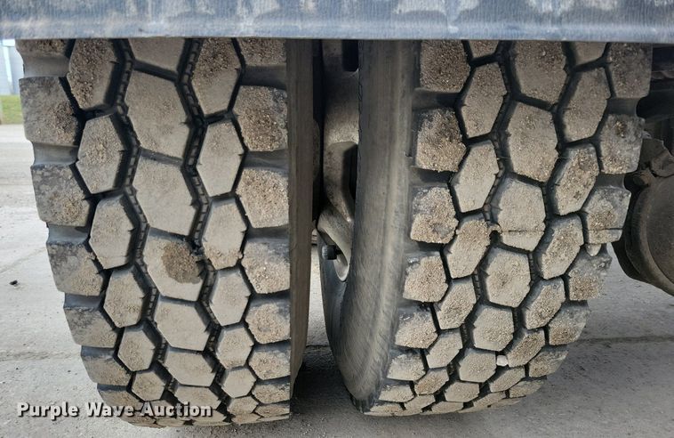 image for item LO9955 2012 Kenworth T800  semi truck