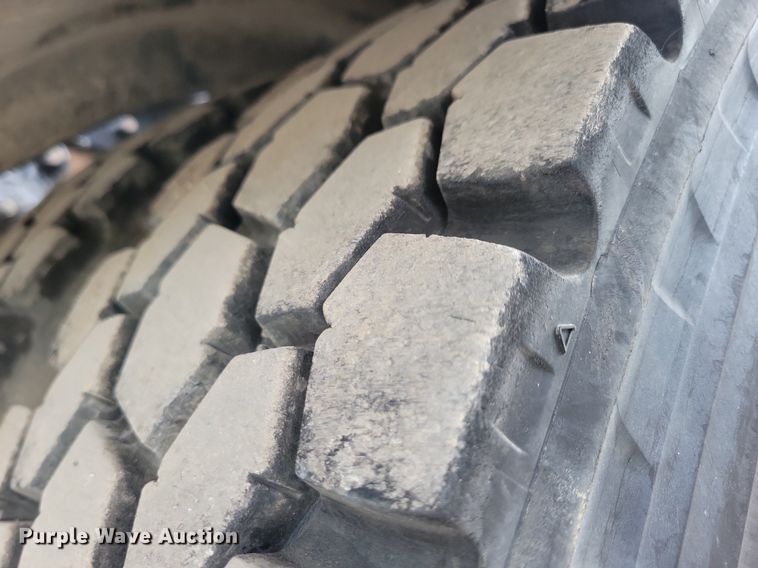 image for item LO9955 2012 Kenworth T800  semi truck