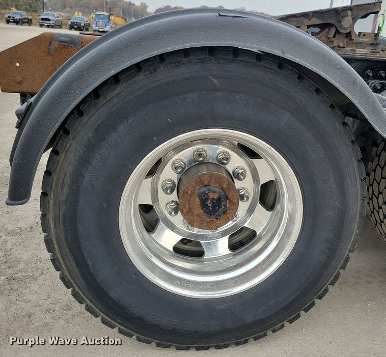 image for item LO9955 2012 Kenworth T800  semi truck