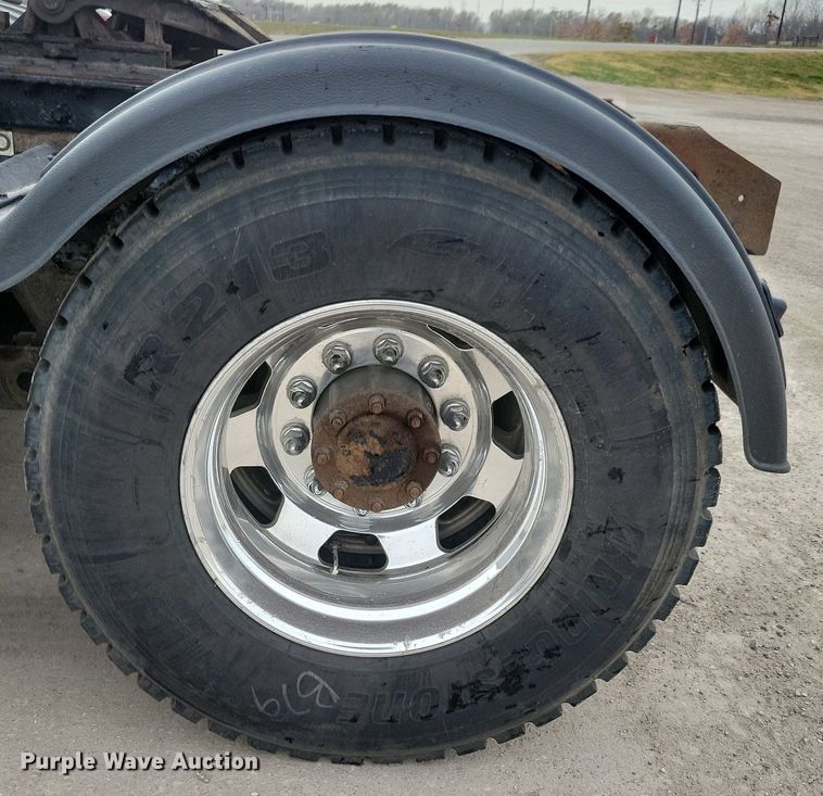 image for item LO9955 2012 Kenworth T800  semi truck