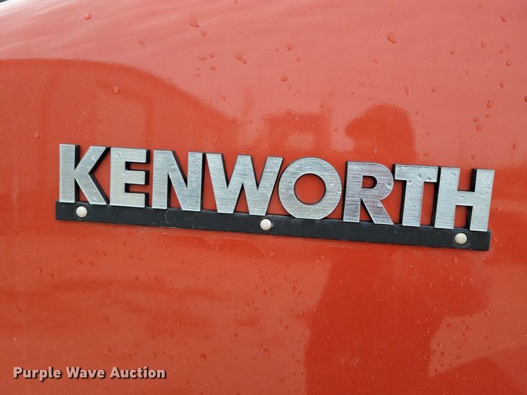 image for item LO9955 2012 Kenworth T800  semi truck