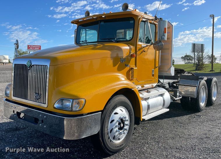 image for item LV9100 1999 International 9400  semi truck