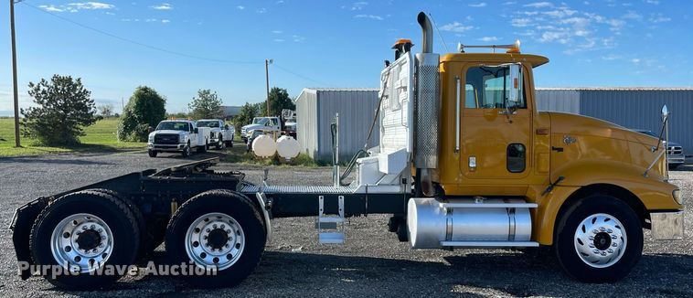 image for item LV9100 1999 International 9400  semi truck