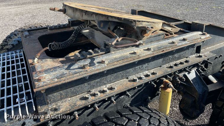 image for item LV9100 1999 International 9400  semi truck