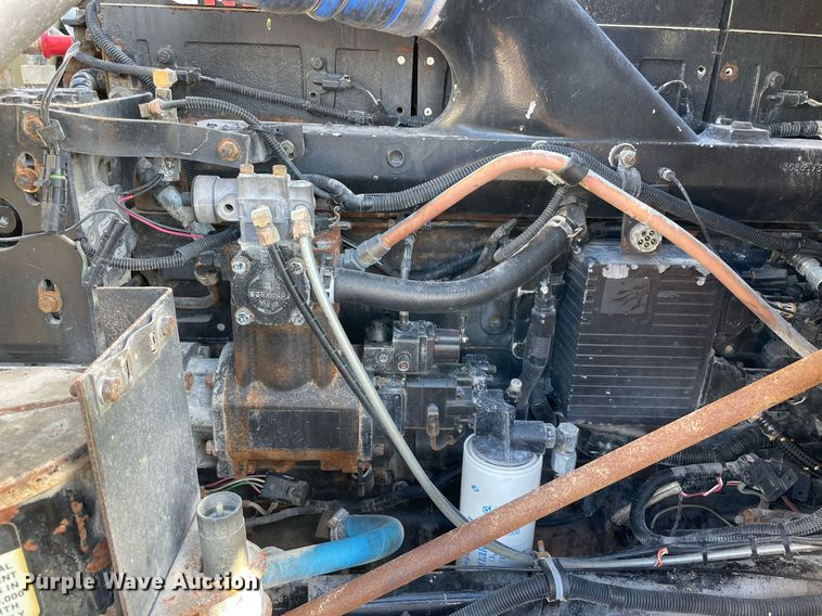 image for item LV9100 1999 International 9400  semi truck