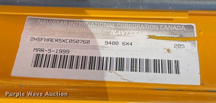 image for item LV9100 1999 International 9400  semi truck