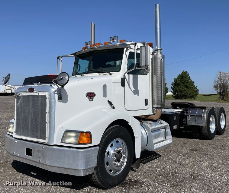image for item LV9119 2007 Peterbilt 385  semi truck