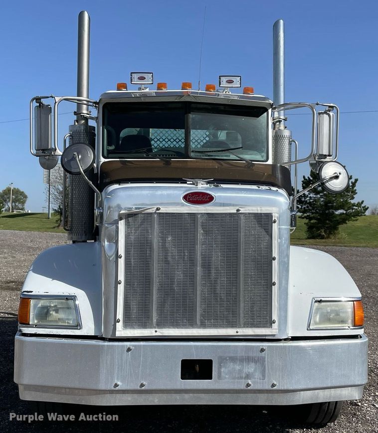 image for item LV9119 2007 Peterbilt 385  semi truck