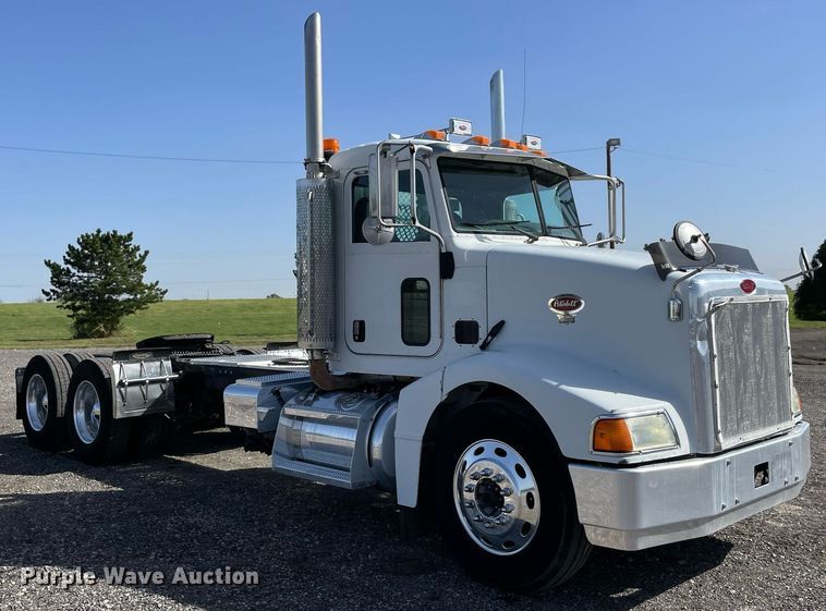 image for item LV9119 2007 Peterbilt 385  semi truck