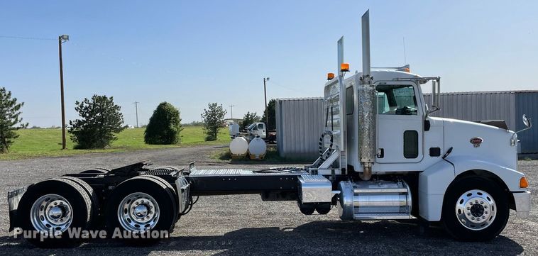 image for item LV9119 2007 Peterbilt 385  semi truck
