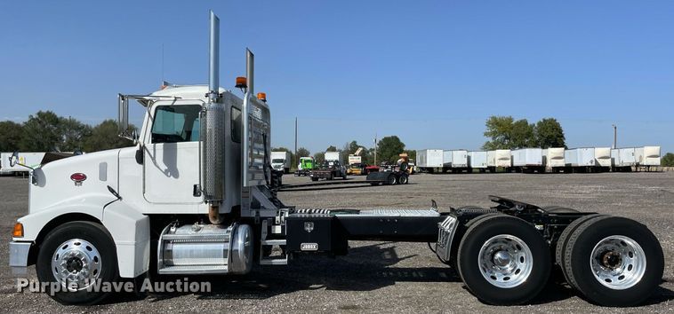image for item LV9119 2007 Peterbilt 385  semi truck
