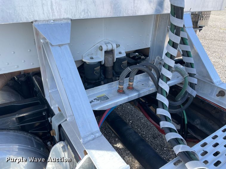 image for item LV9119 2007 Peterbilt 385  semi truck