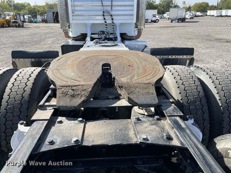 image for item LV9119 2007 Peterbilt 385  semi truck