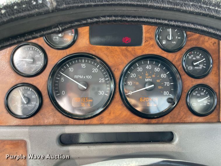 image for item LV9119 2007 Peterbilt 385  semi truck