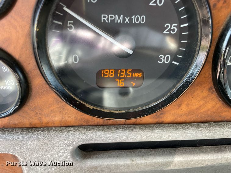 image for item LV9119 2007 Peterbilt 385  semi truck