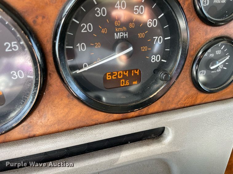 image for item LV9119 2007 Peterbilt 385  semi truck