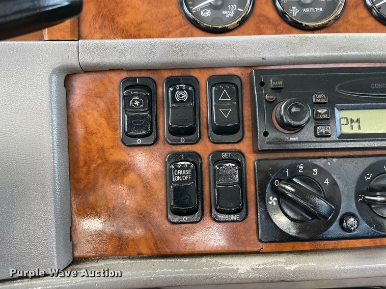 image for item LV9119 2007 Peterbilt 385  semi truck