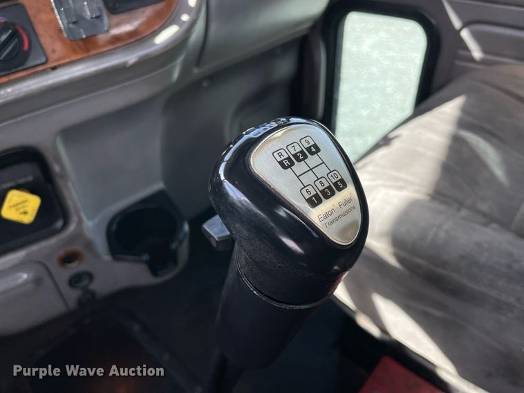 image for item LV9119 2007 Peterbilt 385  semi truck