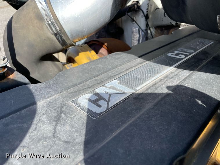 image for item LV9119 2007 Peterbilt 385  semi truck