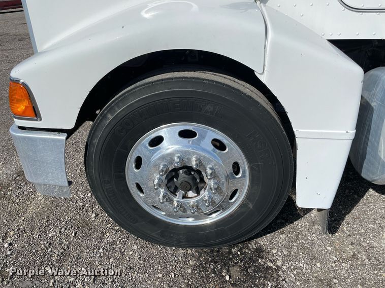 image for item LV9119 2007 Peterbilt 385  semi truck