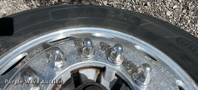 image for item LV9119 2007 Peterbilt 385  semi truck