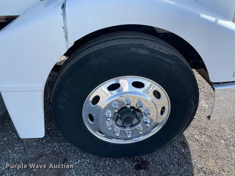 image for item LV9119 2007 Peterbilt 385  semi truck