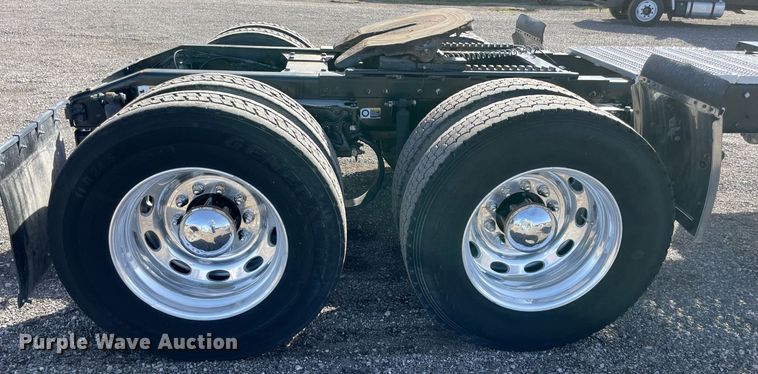 image for item LV9119 2007 Peterbilt 385  semi truck