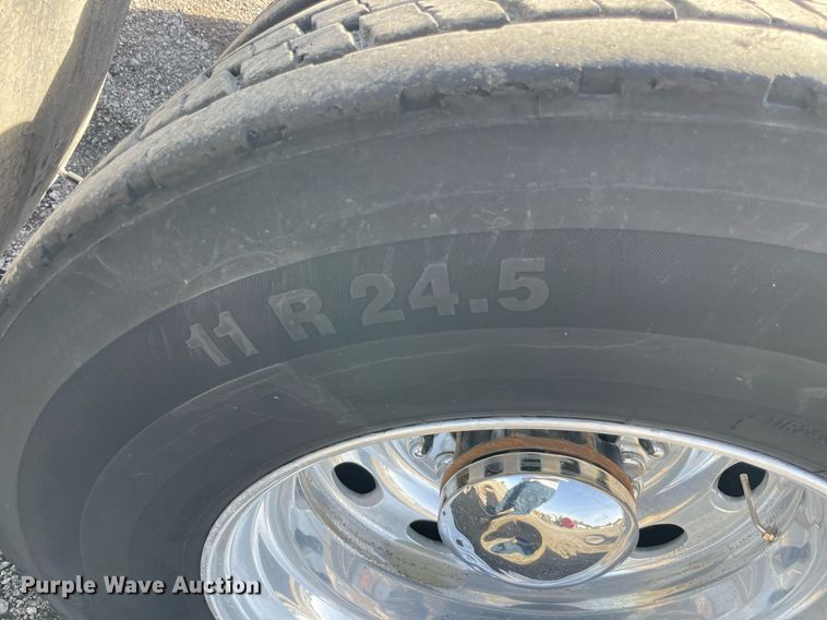 image for item LV9119 2007 Peterbilt 385  semi truck