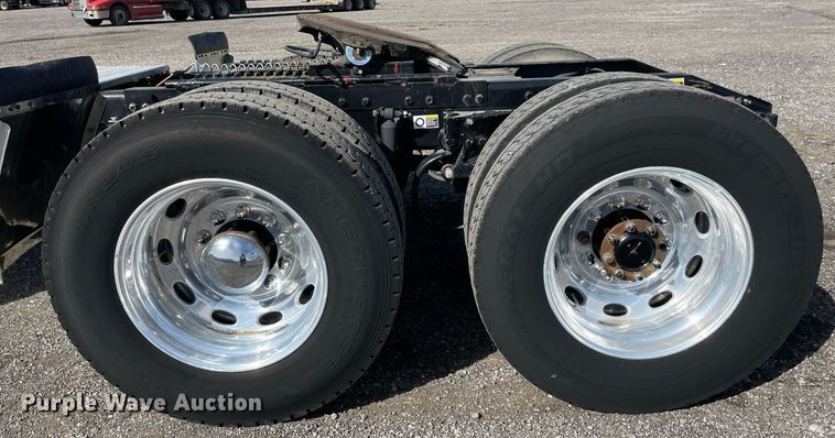 image for item LV9119 2007 Peterbilt 385  semi truck