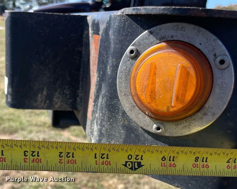 image for item LV9190 2015 Fontaine  drop deck equipment trailer