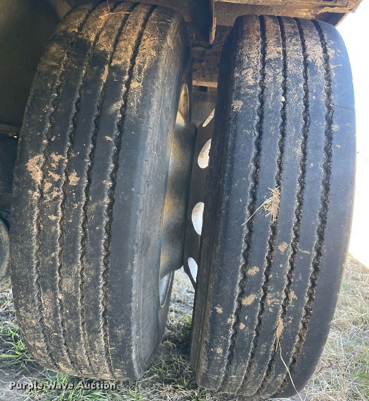 image for item LV9190 2015 Fontaine  drop deck equipment trailer