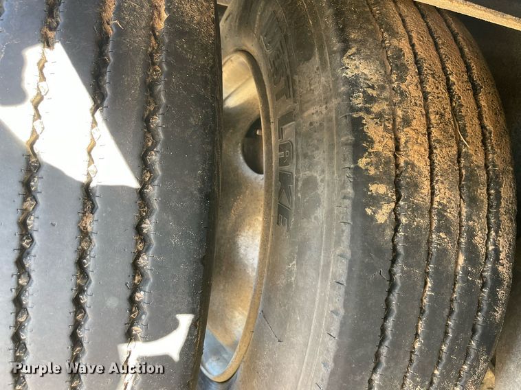 image for item LV9190 2015 Fontaine  drop deck equipment trailer