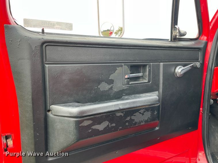 image for item LV9193 1987 GMC C7000  pumper fire truck