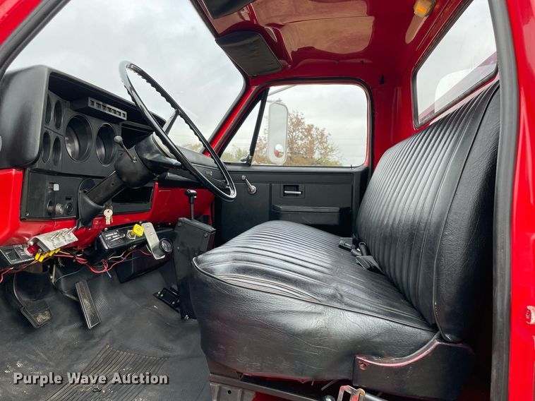 image for item LV9193 1987 GMC C7000  pumper fire truck