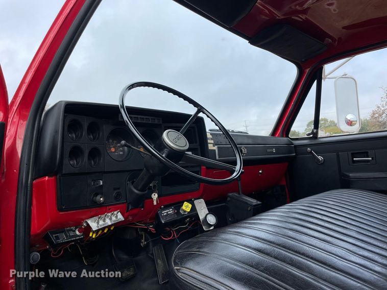 image for item LV9193 1987 GMC C7000  pumper fire truck