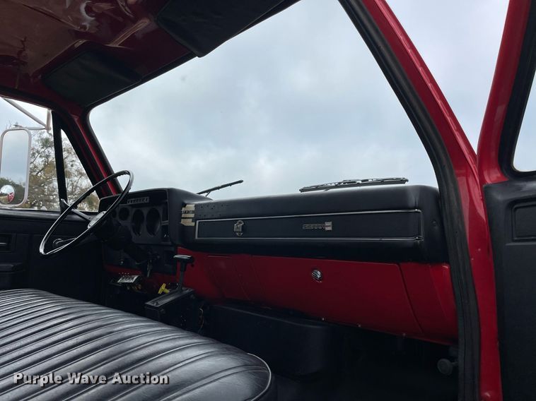 image for item LV9193 1987 GMC C7000  pumper fire truck