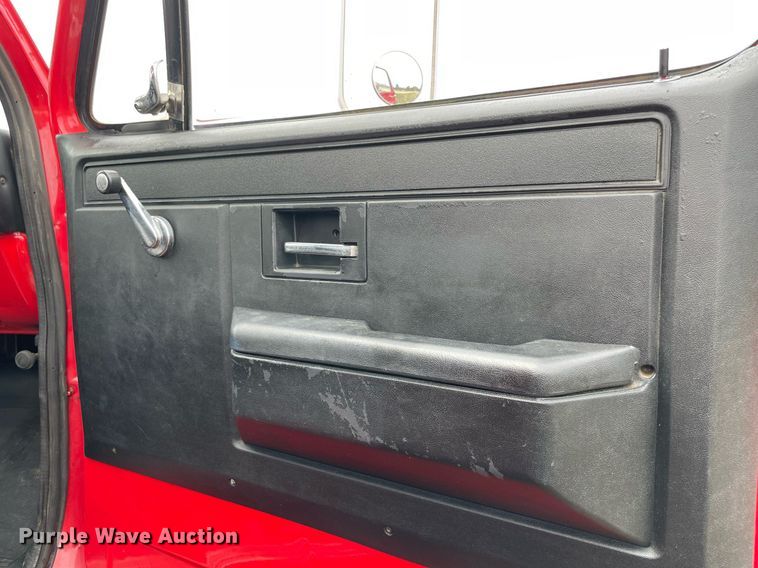 image for item LV9193 1987 GMC C7000  pumper fire truck