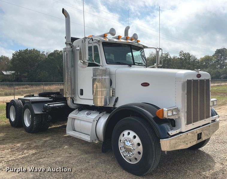 image for item LV9194 2007 Peterbilt 378  winch truck