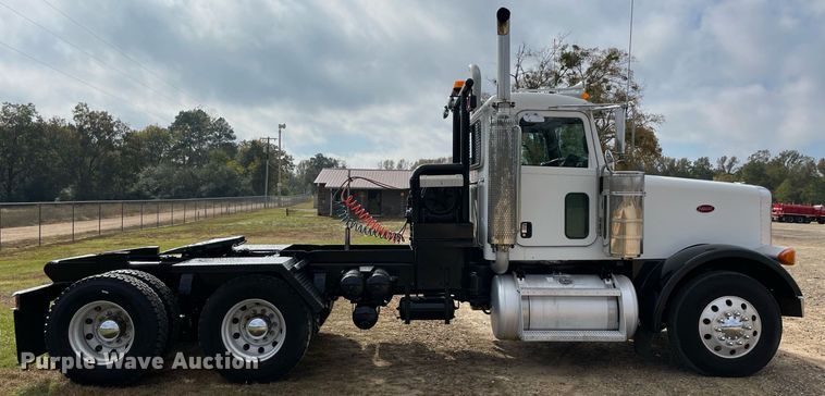 image for item LV9194 2007 Peterbilt 378  winch truck